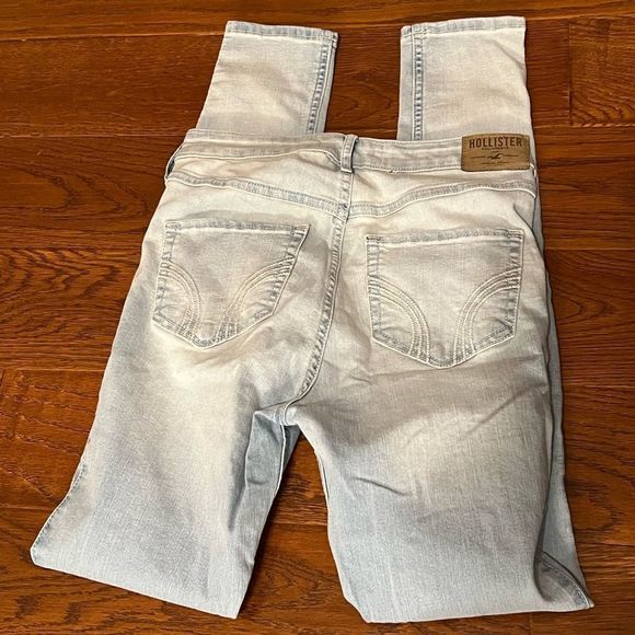 Hollister size 3 light wash high rise skinny jeans - Picture 4 of 5